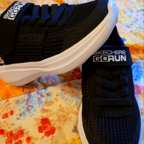 New In Box Sketchers go run fast shoe - Picture 1 of 6